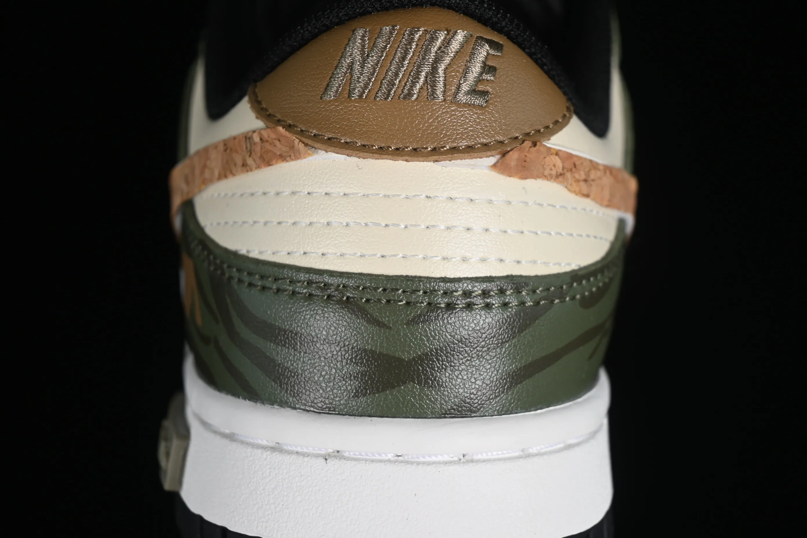 All Categories Nk SB Dunk Series Nk SB Dunk Low Low-top Sneakers Nk Dunk Low Panda Prank Jungle Crossing Forest Crisis SB Low-top Casual Sneakers DV0831-002